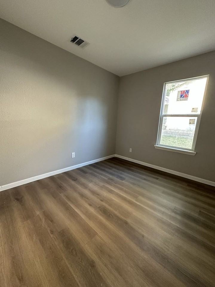 7127 Howerington Cir - Photo 3 of 9