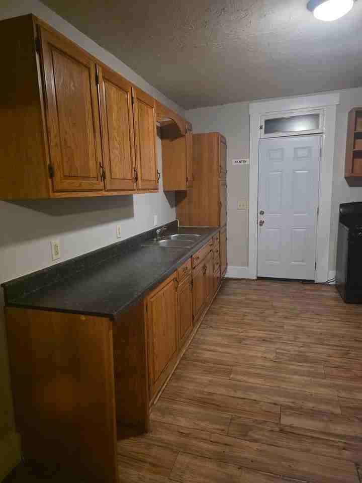 665 Saint Joseph St - Photo 4 of 13