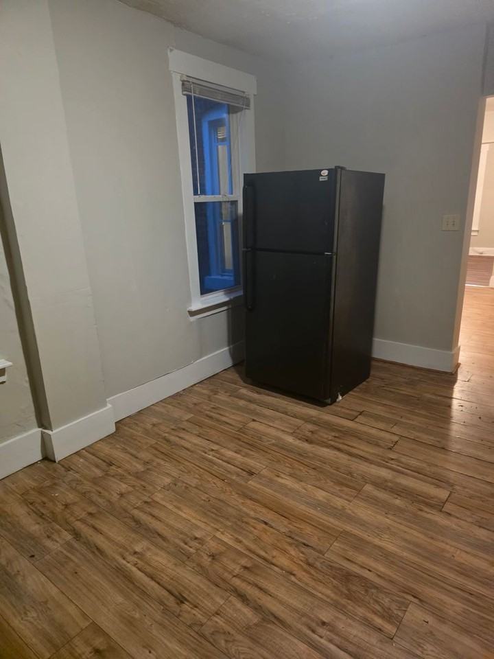 665 Saint Joseph St - Photo 5 of 13