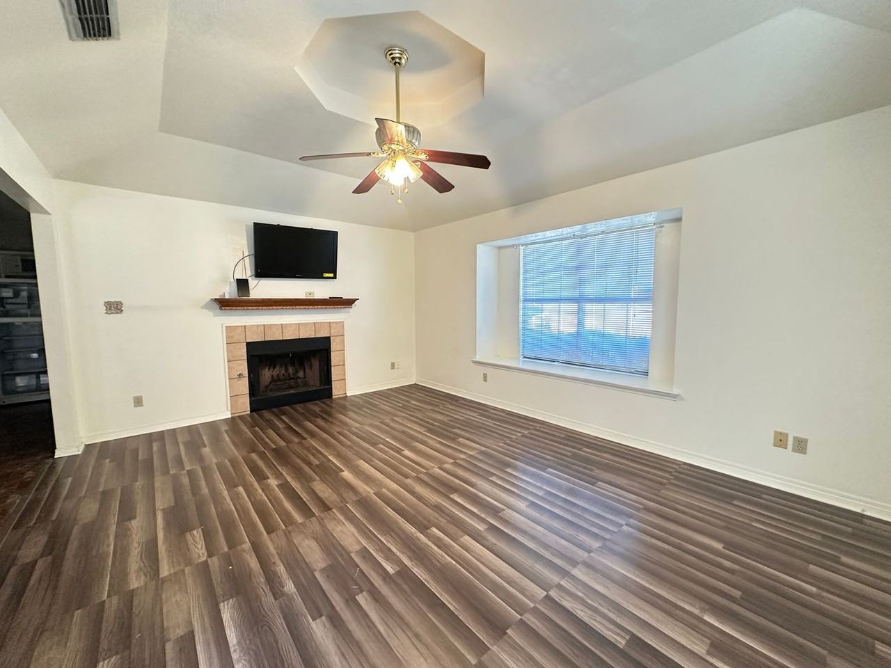 9106 Bushnell Ln - Photo 2 of 10