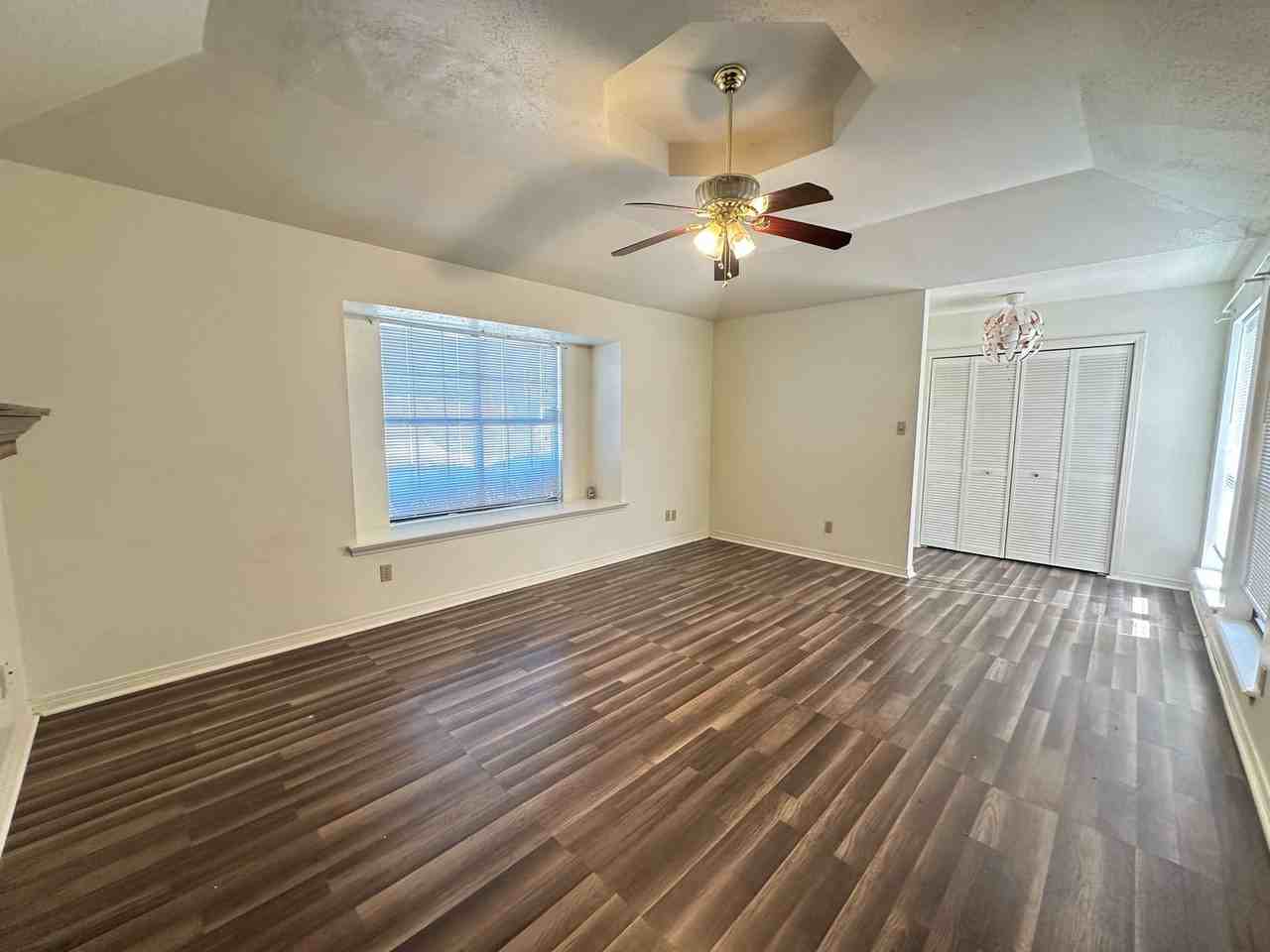 9106 Bushnell Ln - Photo 3 of 10