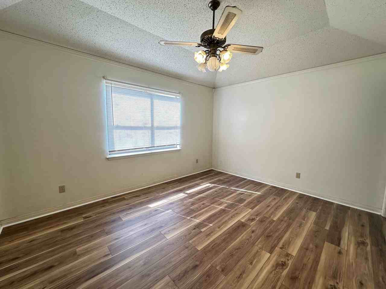 9106 Bushnell Ln - Photo 6 of 10