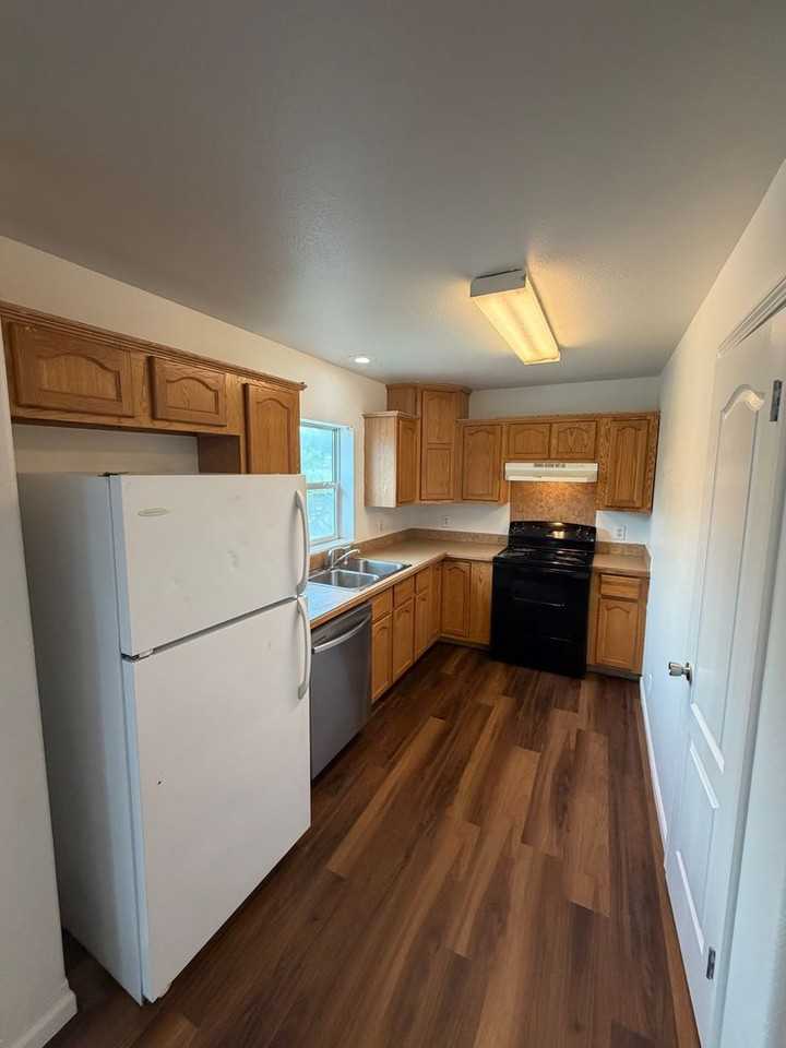 Hill Top Apartments - Photo 3 of 19