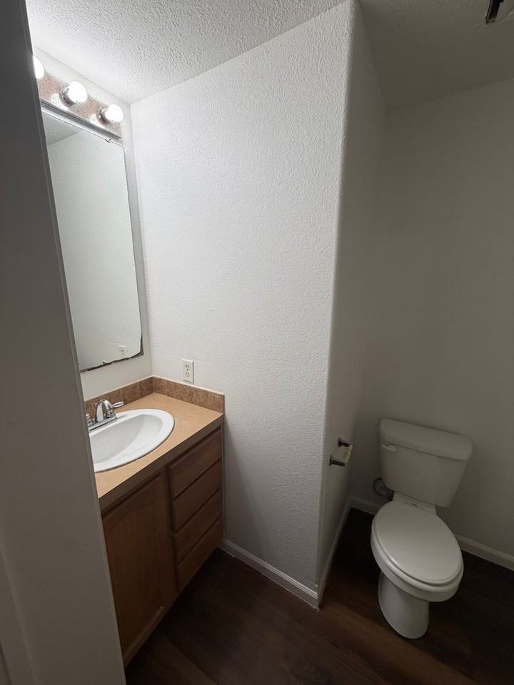 Hill Top Apartments - Photo 7 of 19