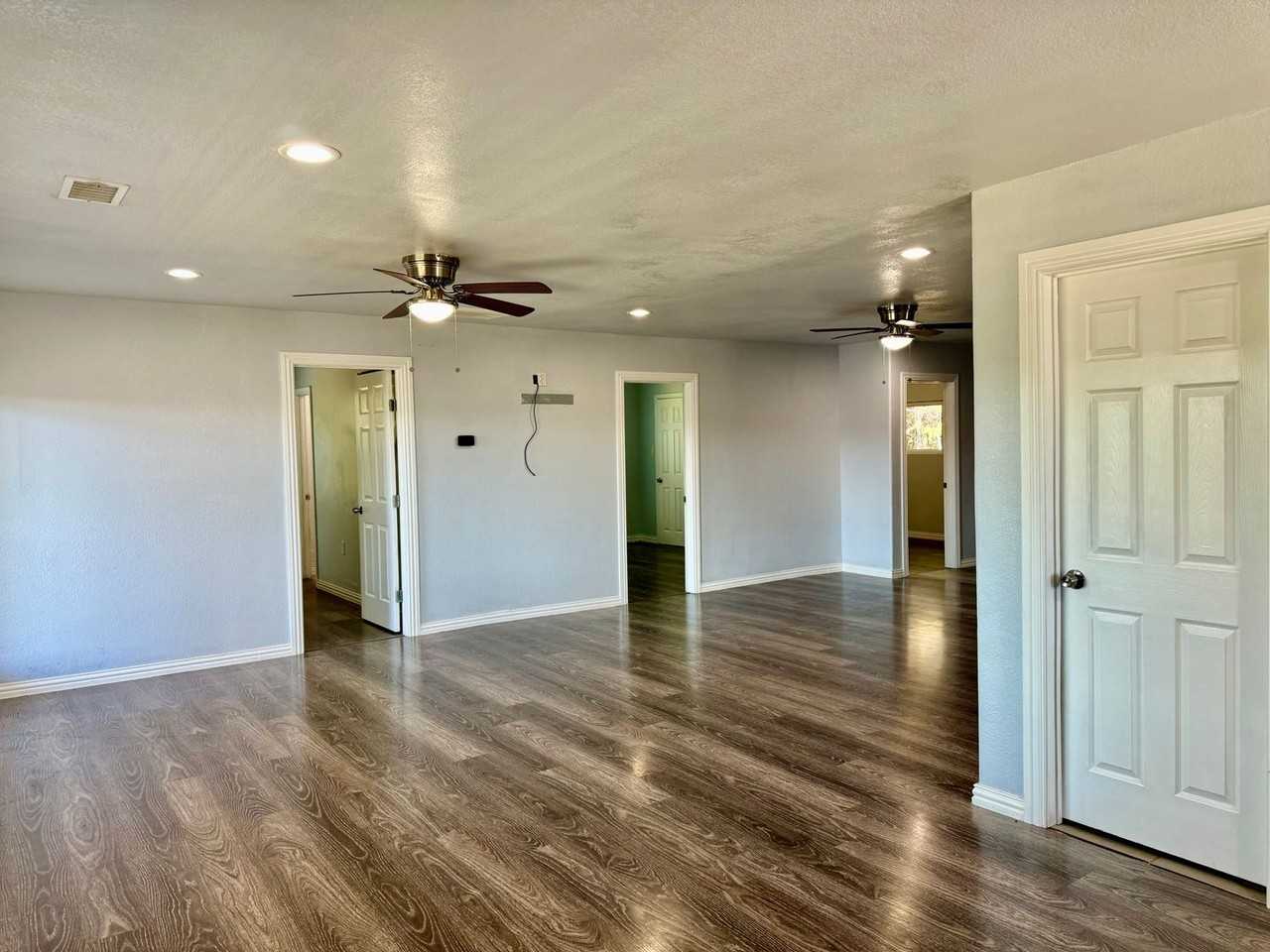 2618 Creekview Dr - Photo 6 of 33