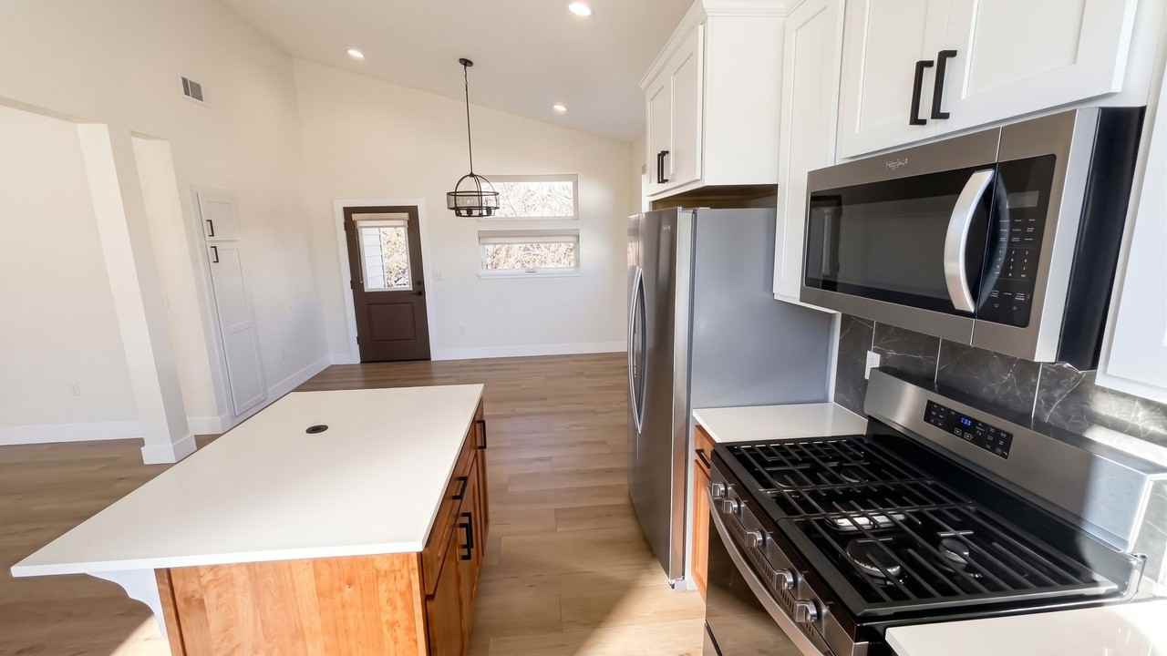 3040 Nellie Way - Photo 4 of 26