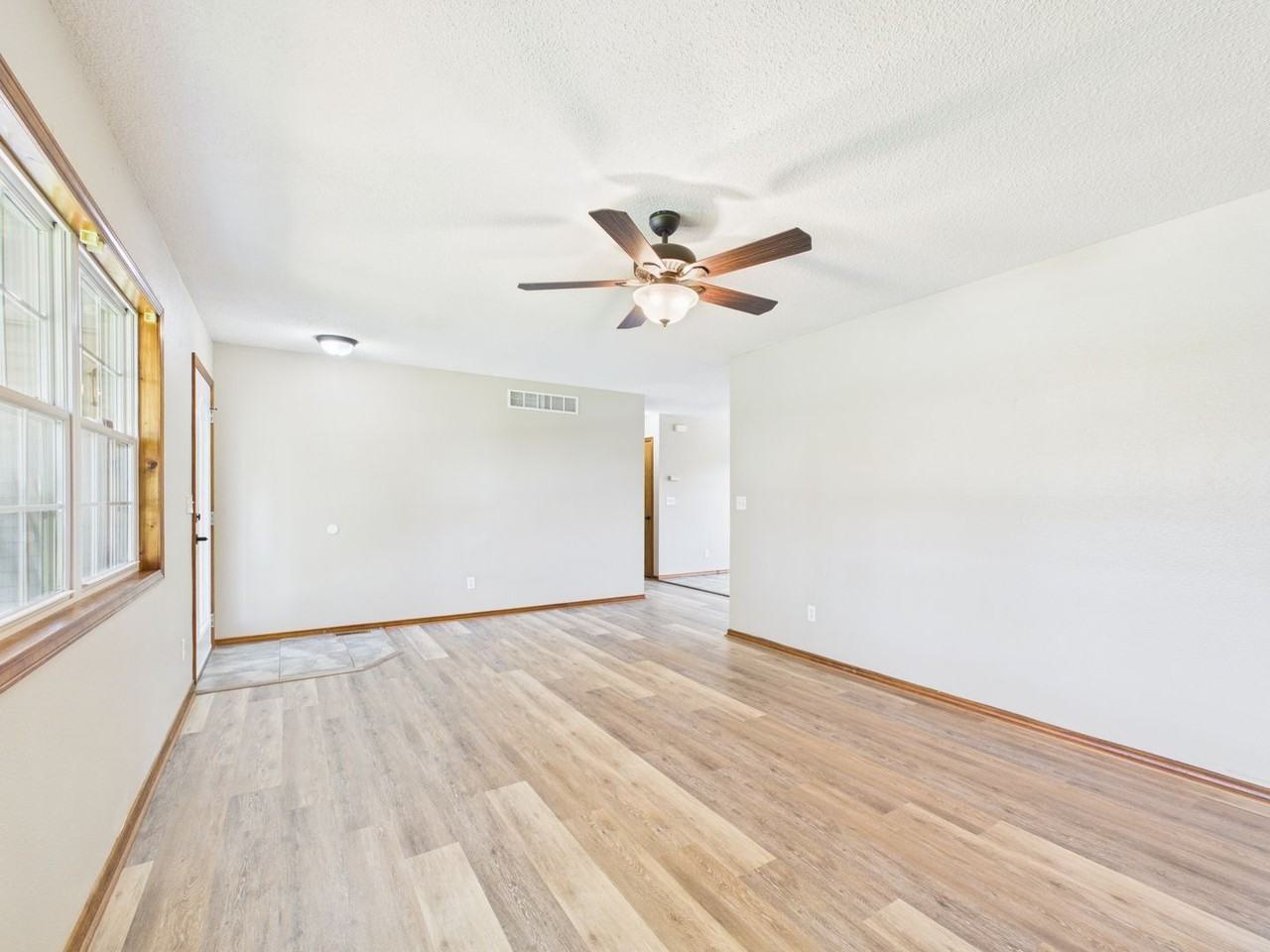 24625 Spencer Rd - Photo 5 of 50