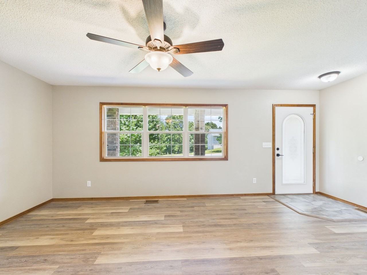 24625 Spencer Rd - Photo 6 of 50
