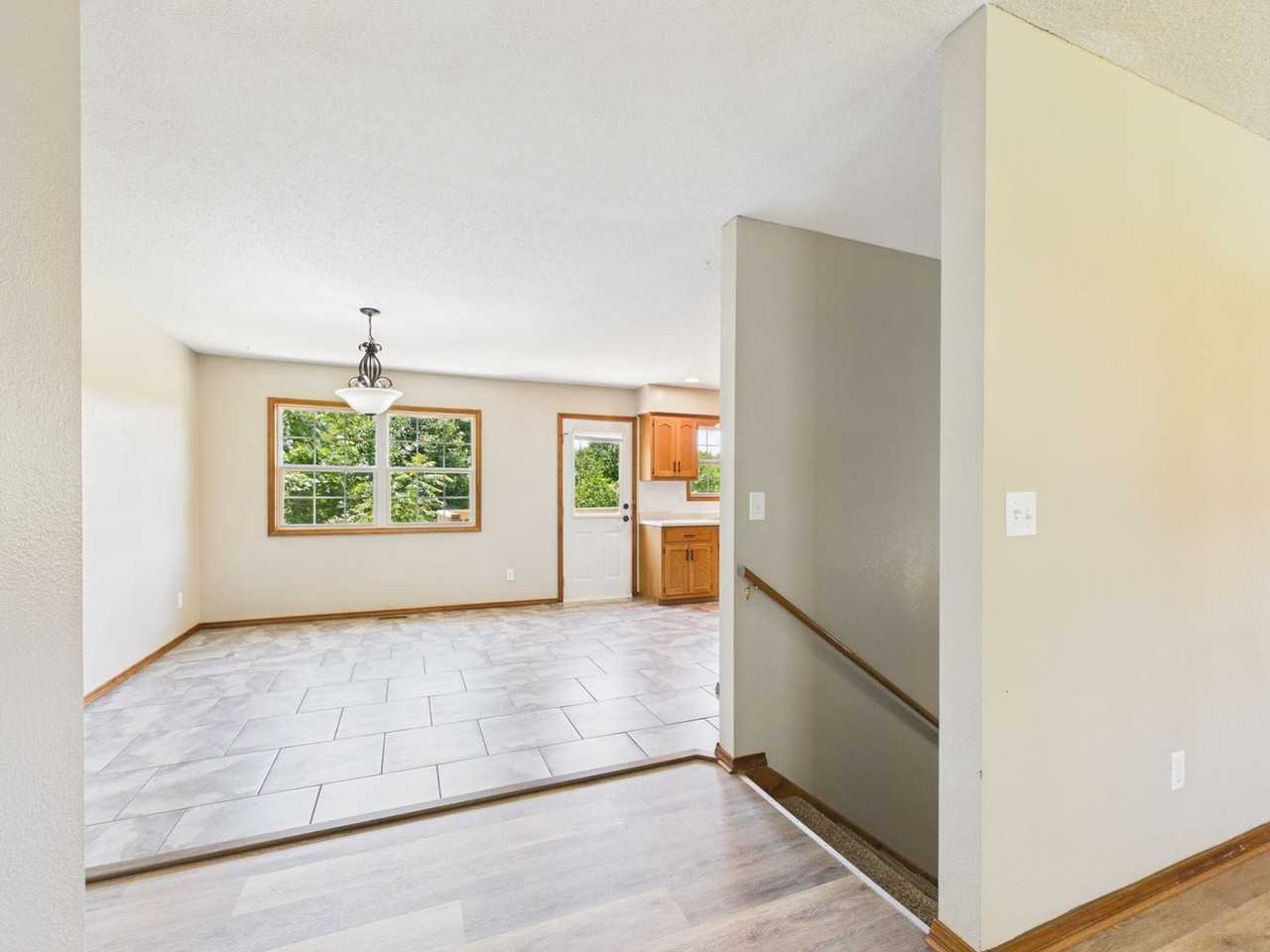 24625 Spencer Rd - Photo 7 of 50