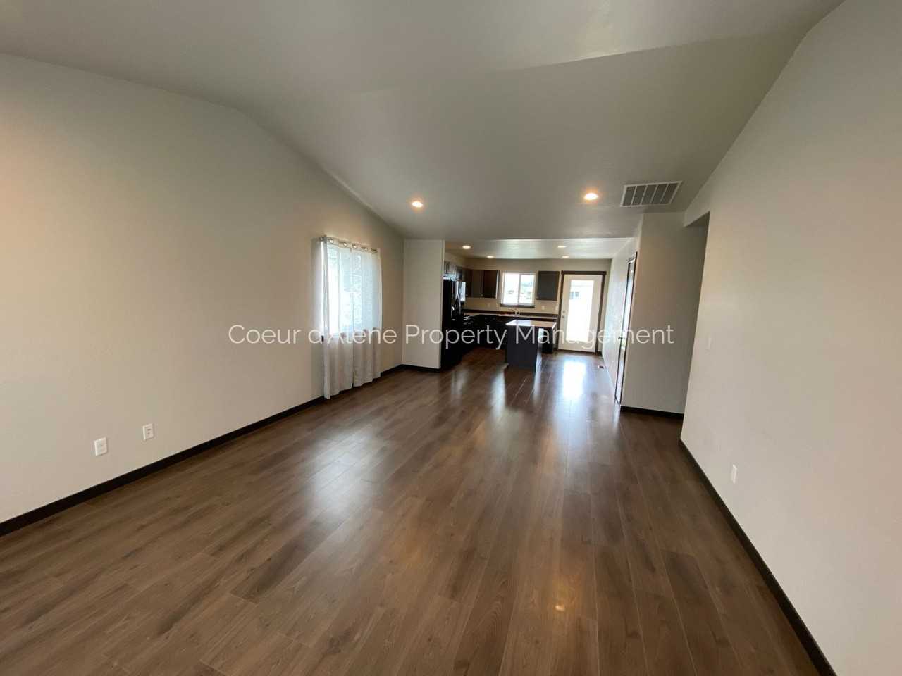 9026 N Scotsworth St - Photo 4 of 13