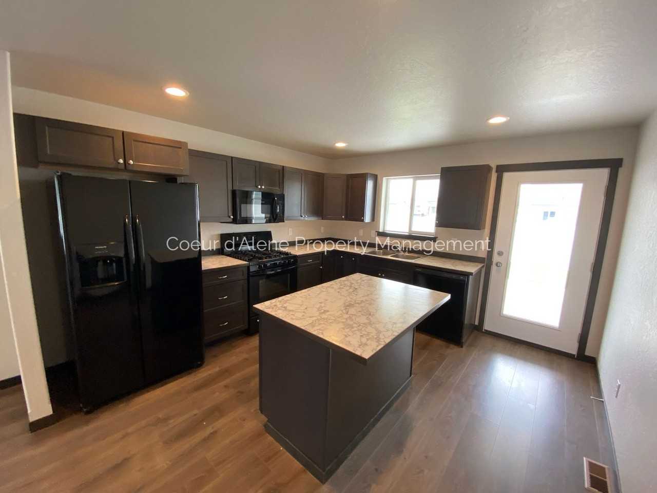 9026 N Scotsworth St - Photo 5 of 13