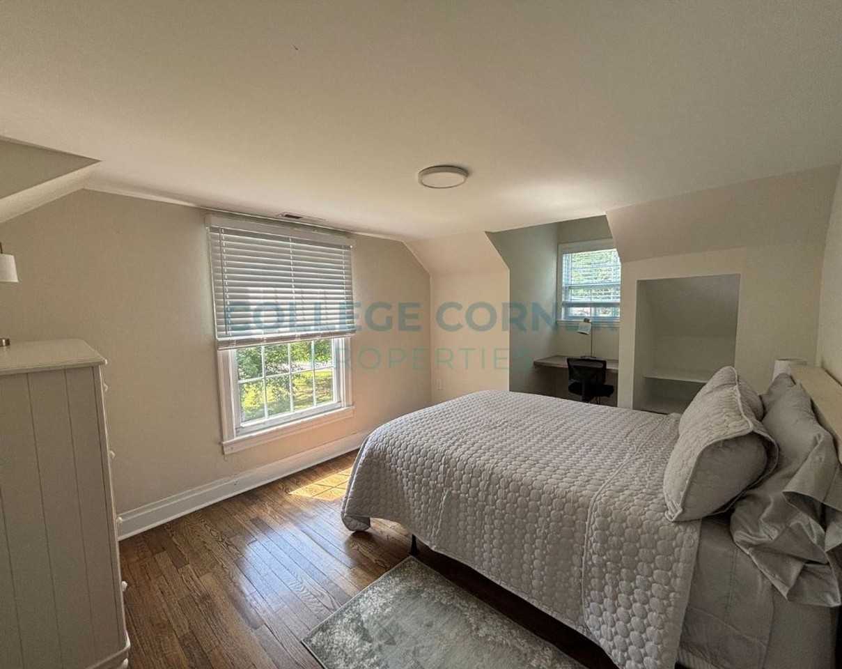 1231 Brookwood Dr - Photo 5 of 15