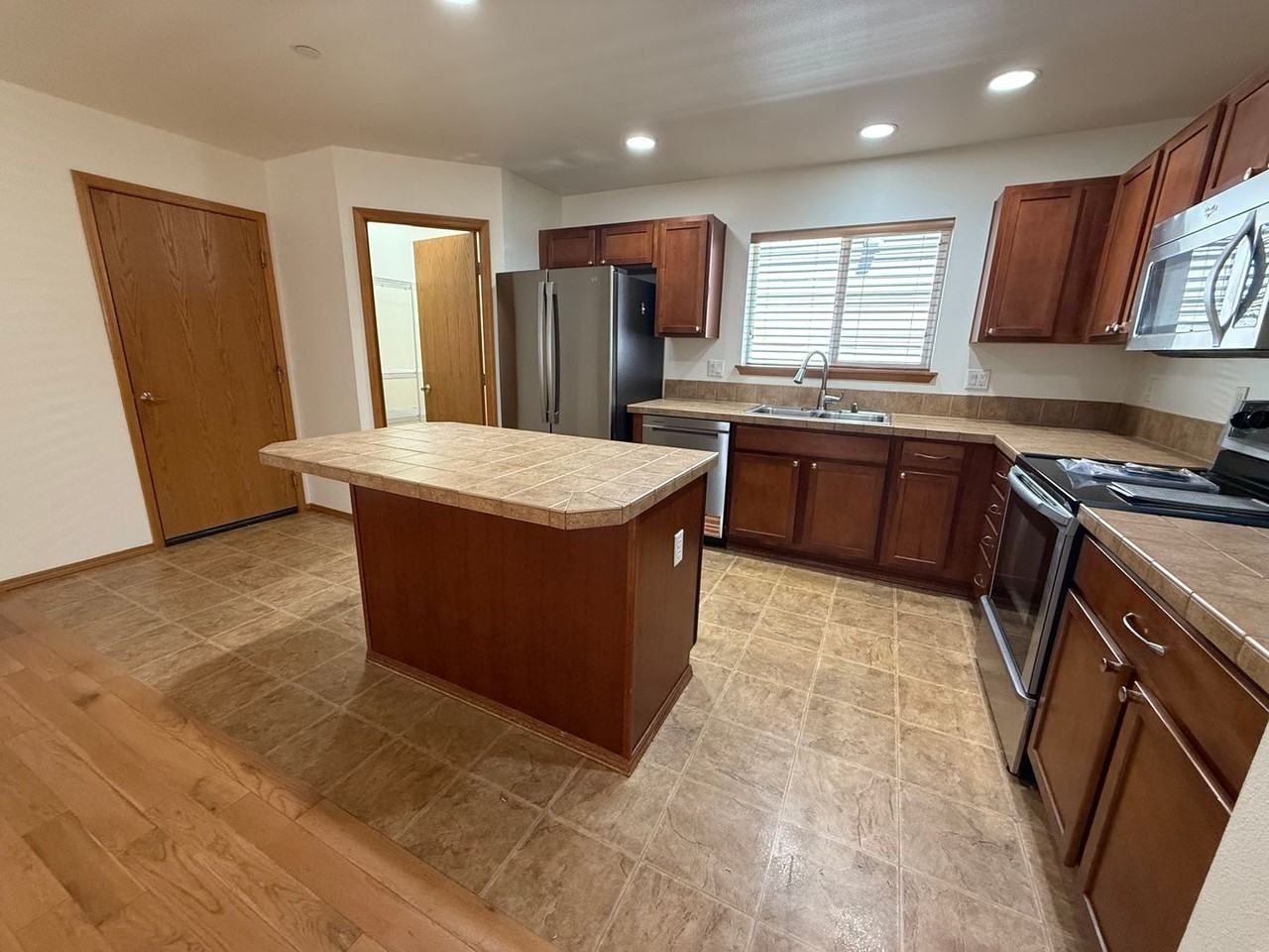 1838 Bobs Hollow Ln - Photo 6 of 27