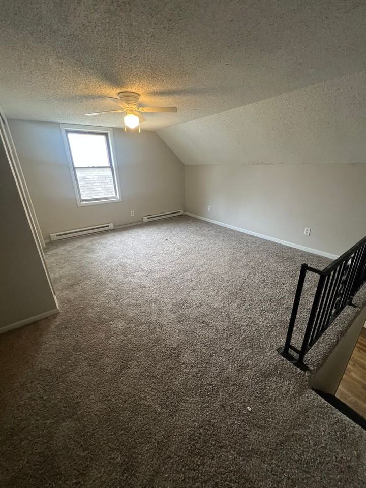 1200 E Laurel St - Photo 3 of 4