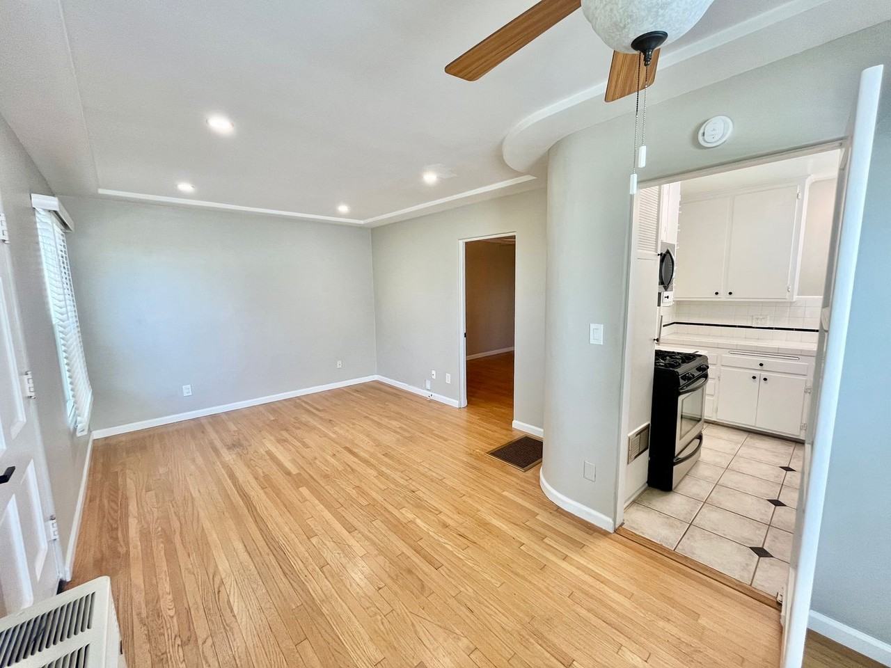 4664 North Ave - Photo 5 of 14