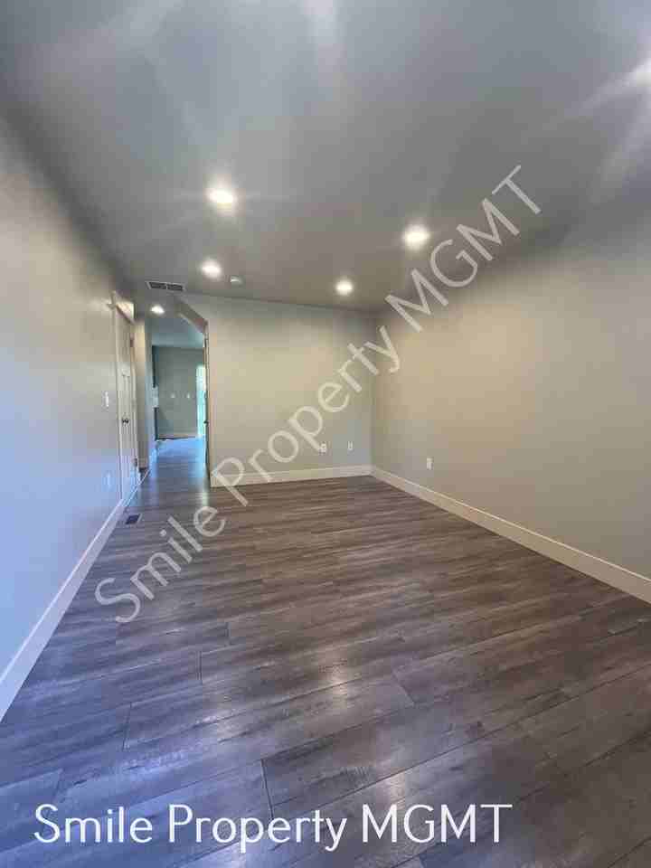 5938 Se 136th Ave - Photo 2 of 20