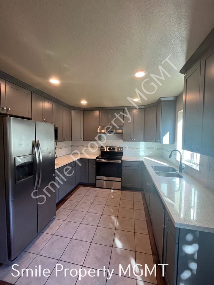 5938 Se 136th Ave - Photo 4 of 20