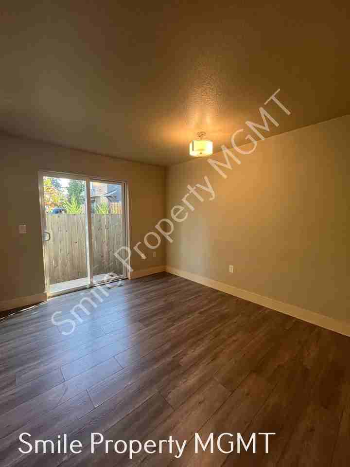 5938 Se 136th Ave - Photo 5 of 20