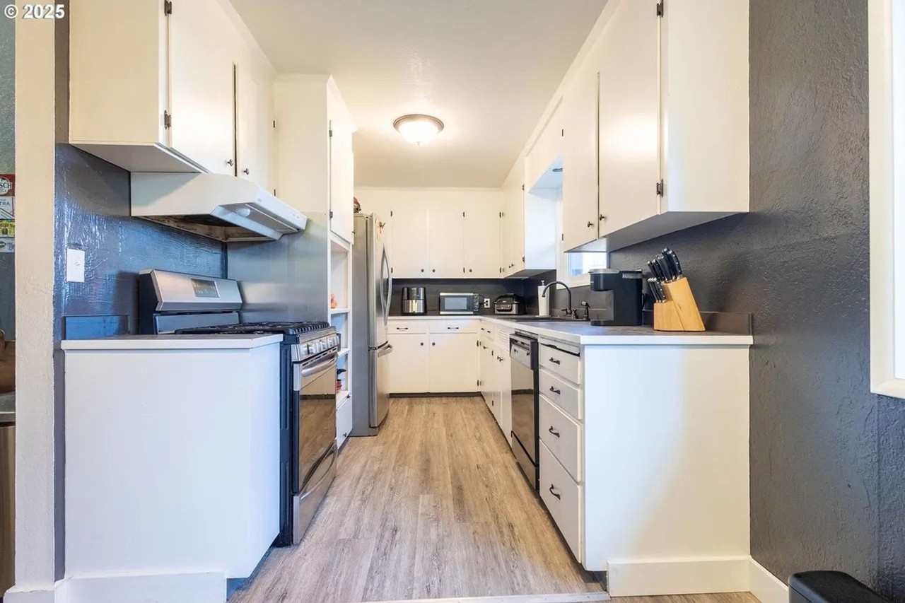 1009 13th St - Photo 2 of 16