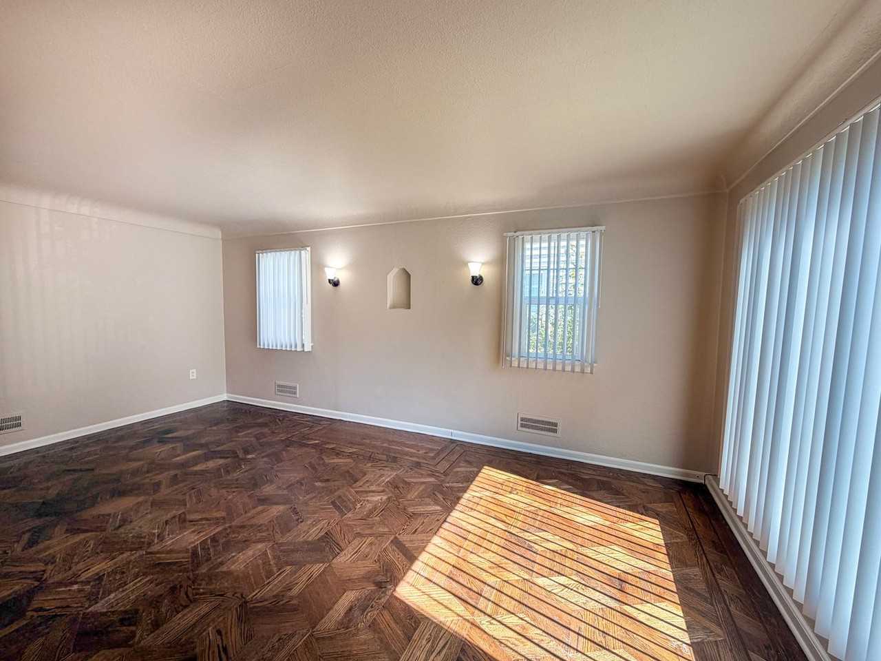 3325 Williams Ave Ne - Photo 3 of 18