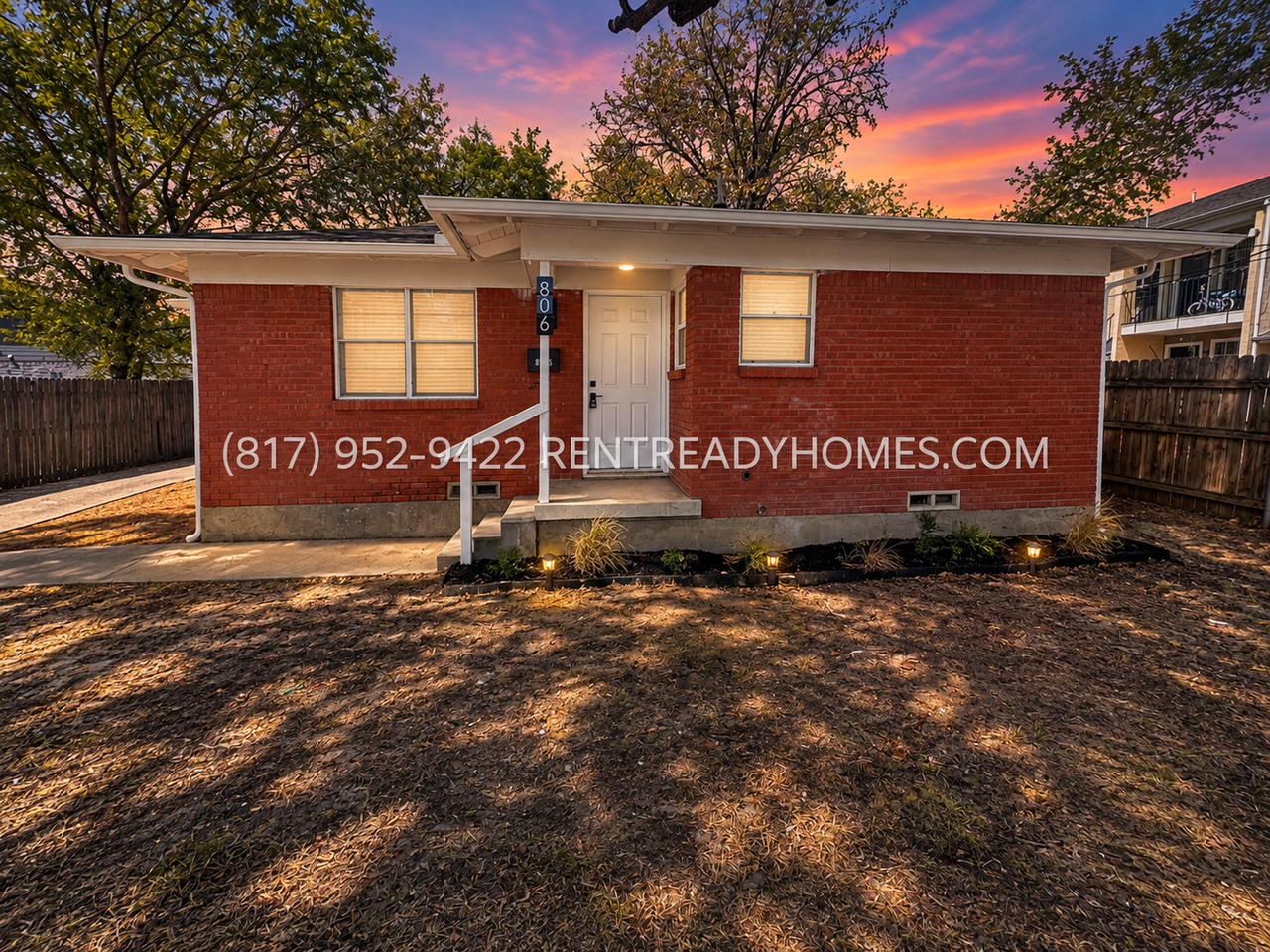 806 N Center St - Photo 2 of 10