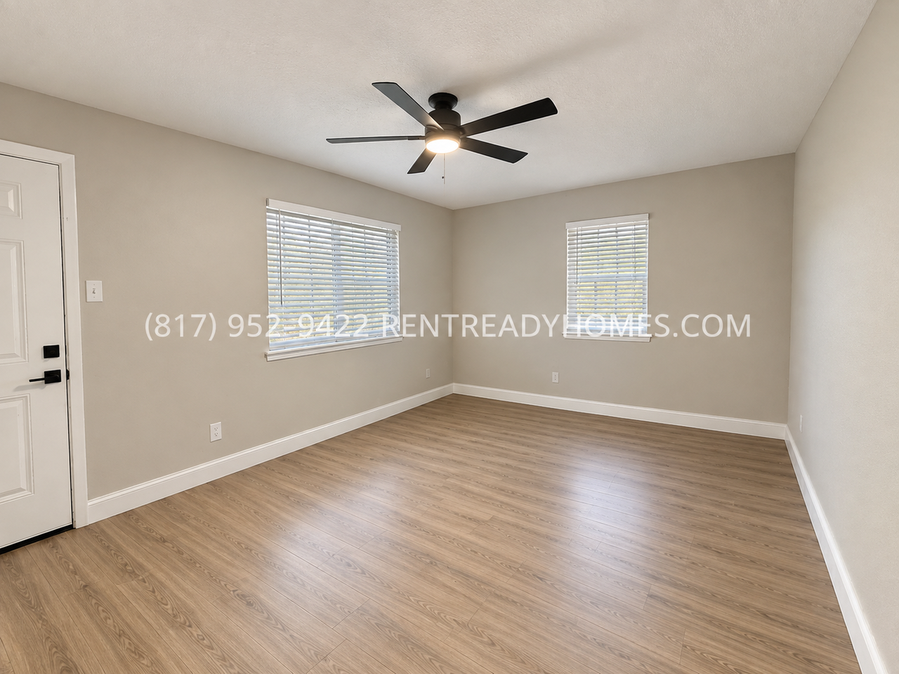 806 N Center St - Photo 4 of 10
