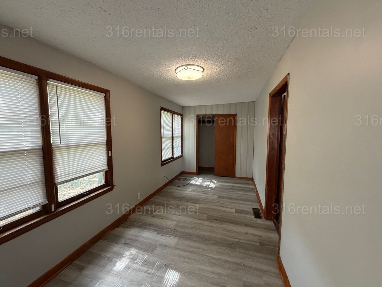 711 Old Main St - Photo 2 of 5