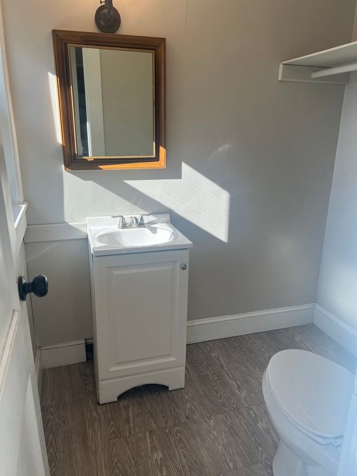 208 Charter Oak St - Photo 3 of 8