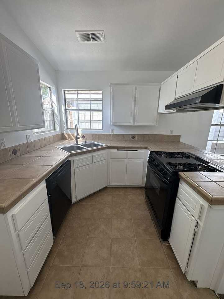 1432 E Babcock Ave - Photo 5 of 19