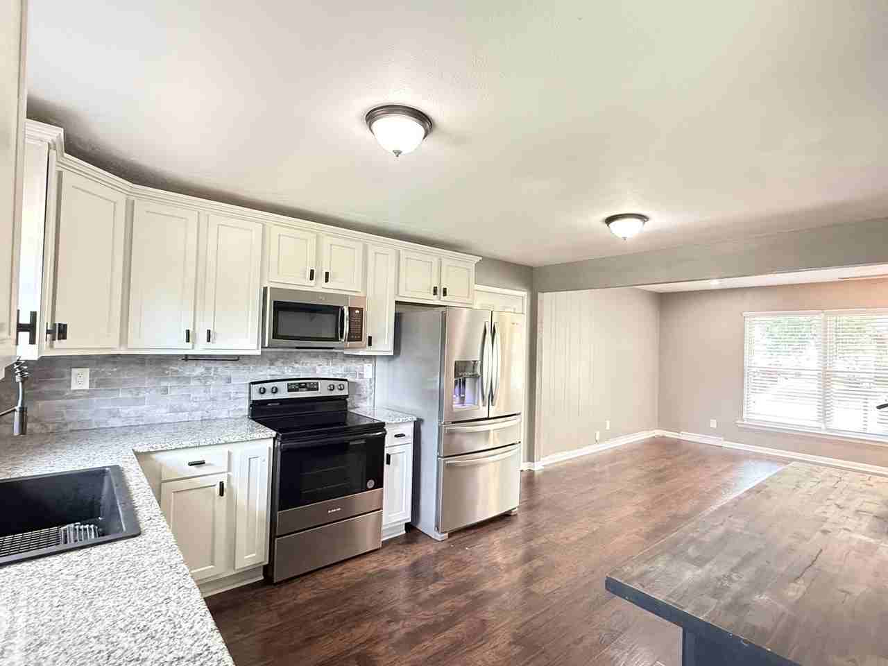 667 Parkwood Dr - Photo 5 of 22