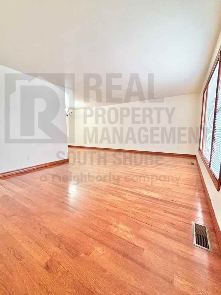 4217 Glen Oaks Dr - Photo 2 of 12