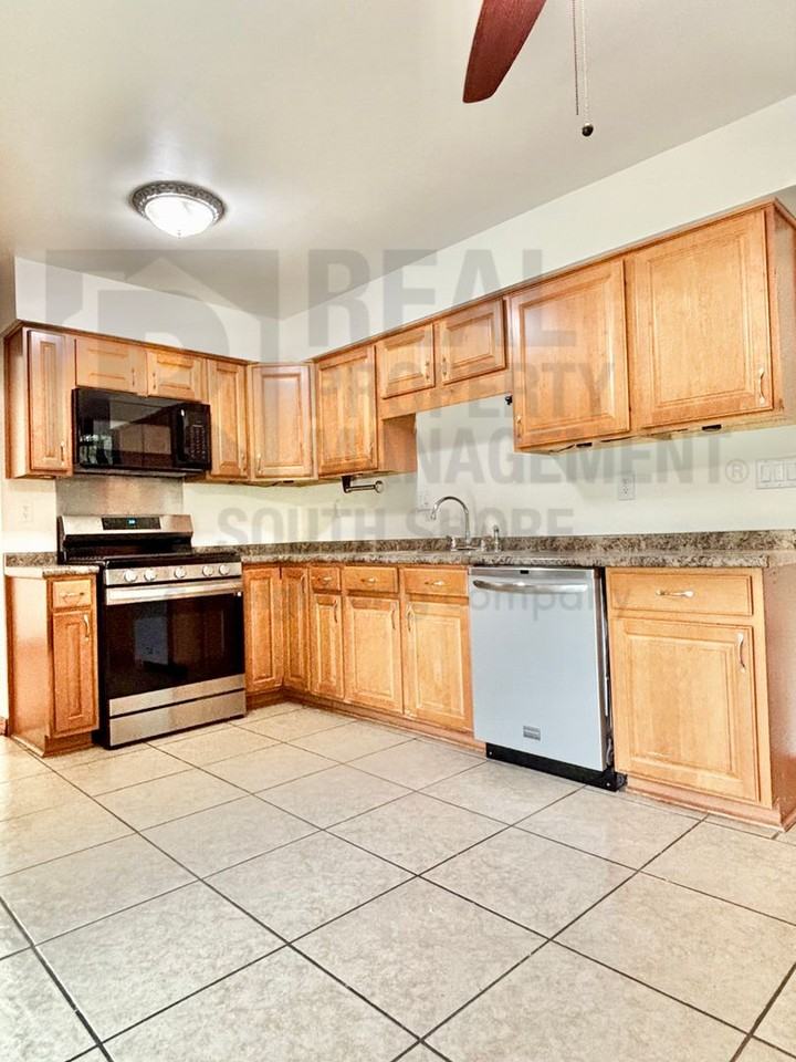 4217 Glen Oaks Dr - Photo 4 of 12