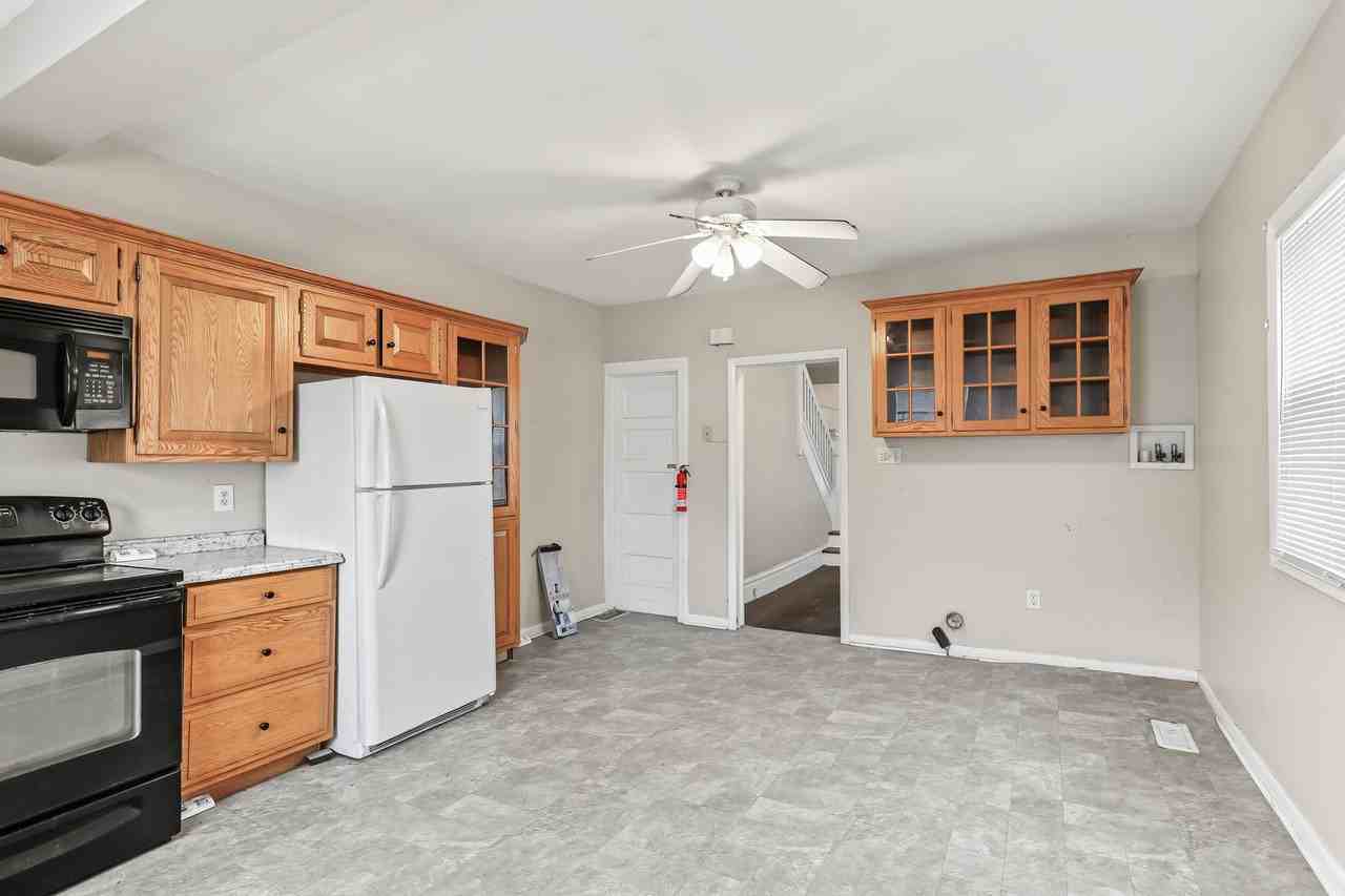 2728 Butler St - Photo 6 of 14
