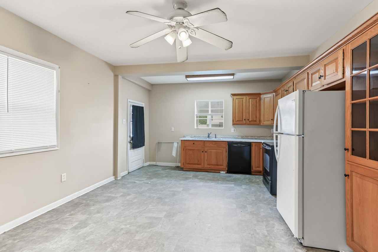 2728 Butler St - Photo 7 of 14