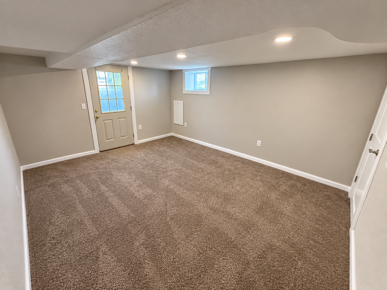540 10th St #B - Photo 3 of 15