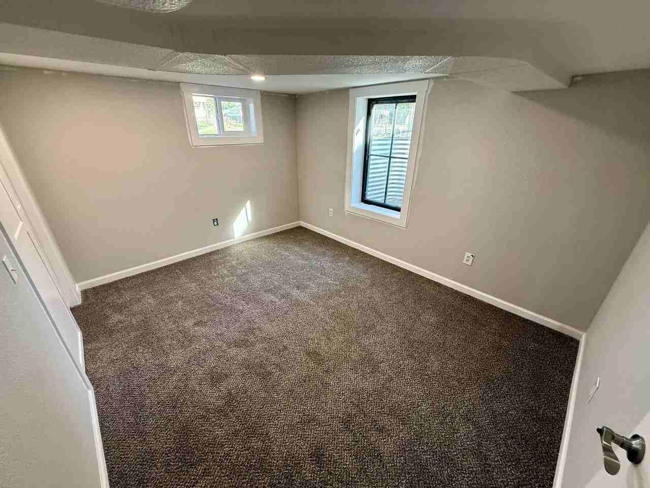 540 10th St #B - Photo 5 of 15