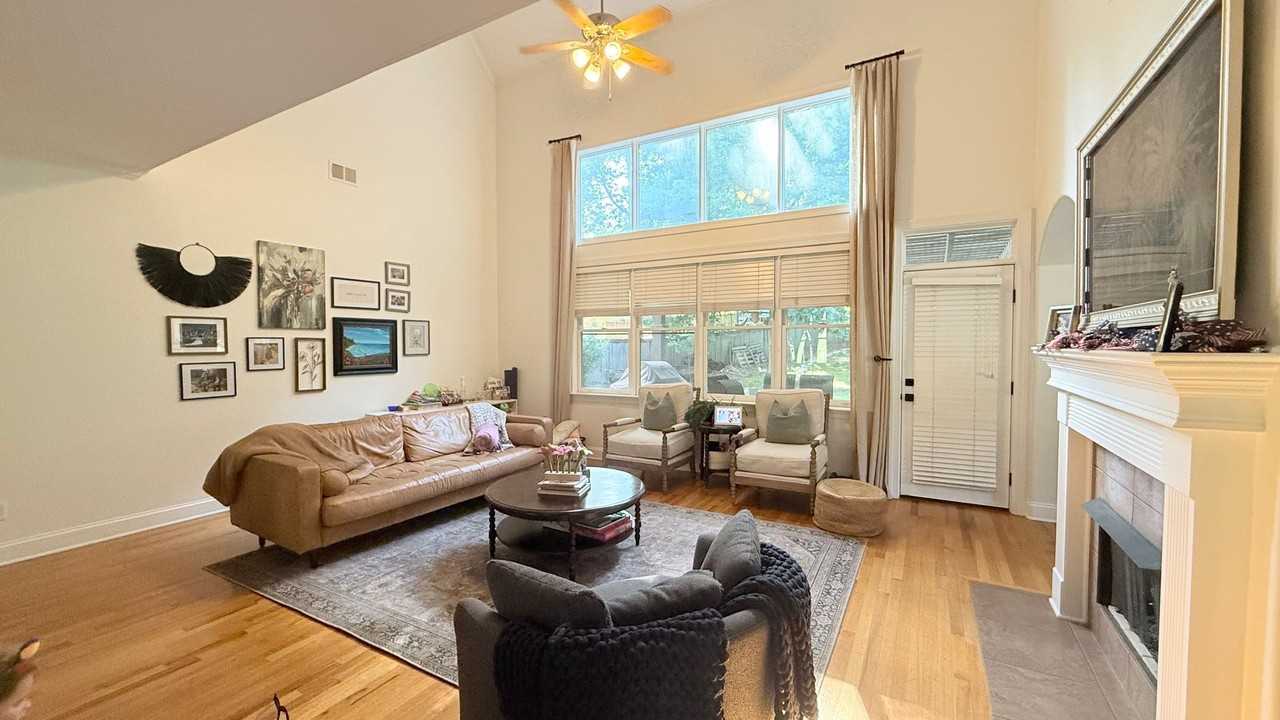 10138 Gillespie Oak Dr - Photo 4 of 16