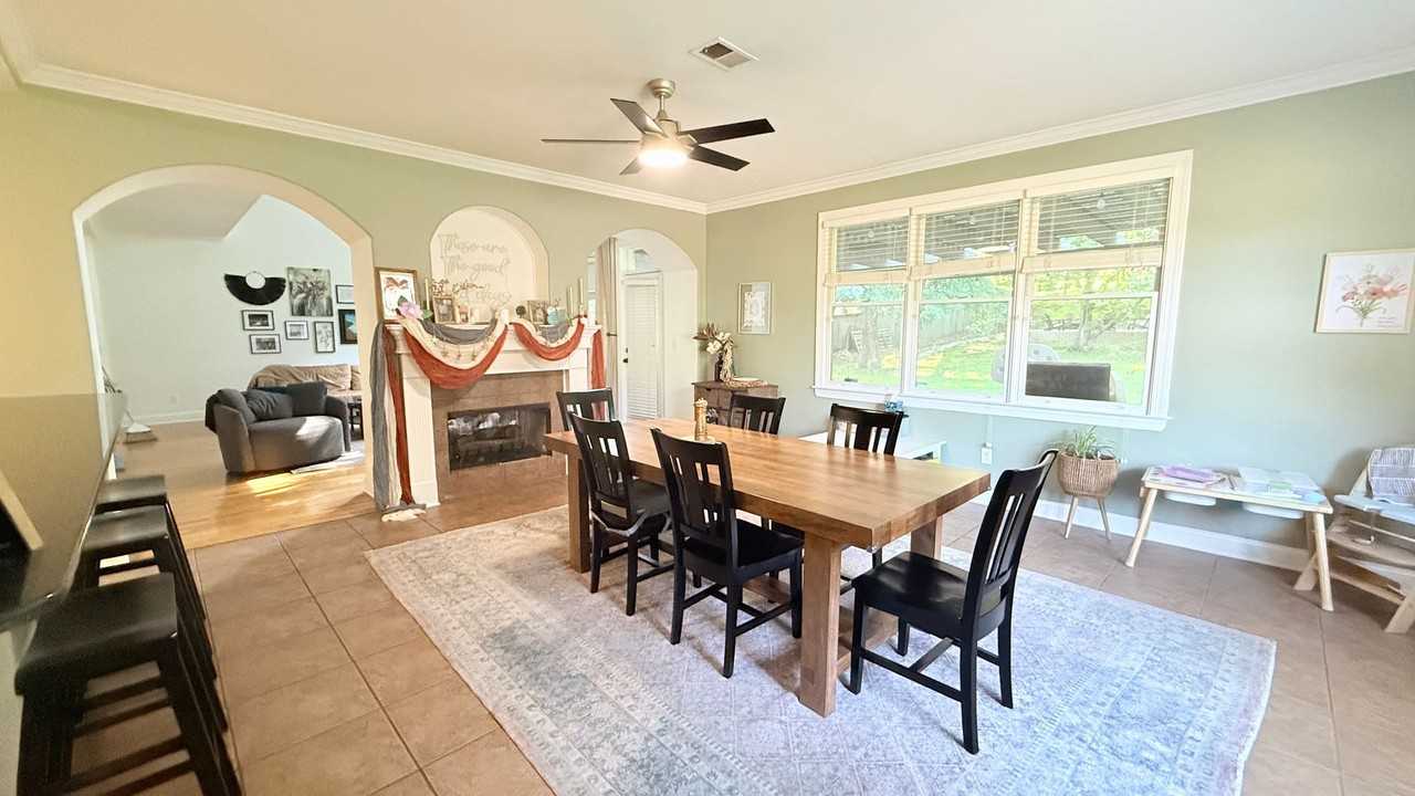 10138 Gillespie Oak Dr - Photo 7 of 16