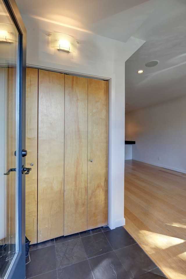 3820 S Hudson St - Photo 2 of 18