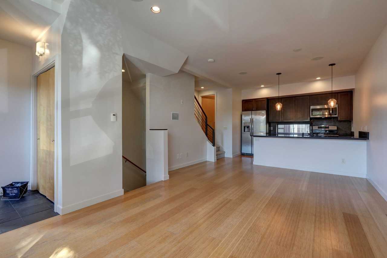 3820 S Hudson St - Photo 4 of 18