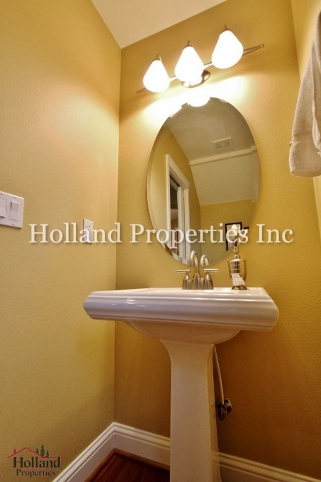 5502 Ne Lagos Ct - Photo 6 of 37