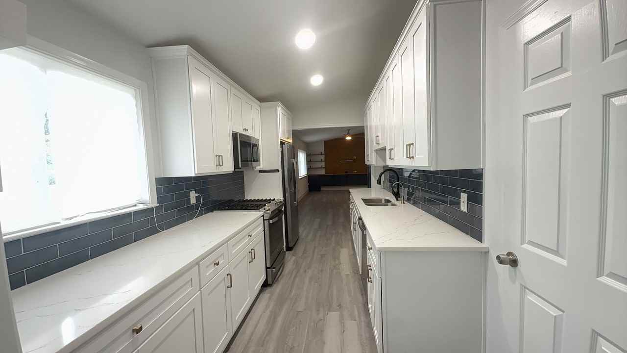 212 Waverly Dr - Photo 2 of 16
