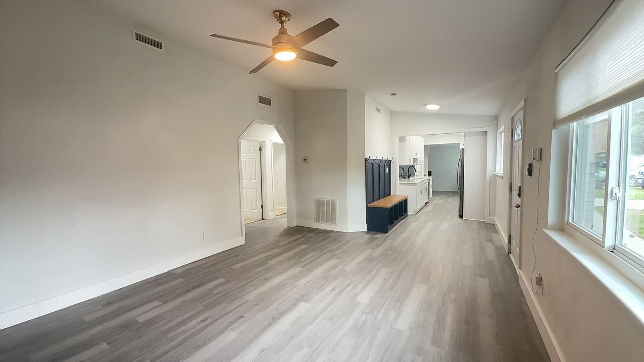 212 Waverly Dr - Photo 7 of 16