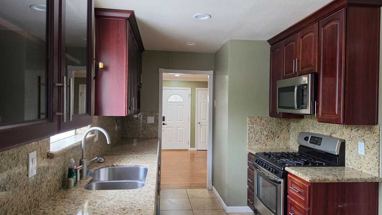 2414 Tennessee St - Photo 6 of 21