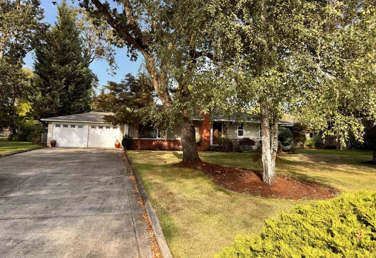 14 Royal Oaks Dr