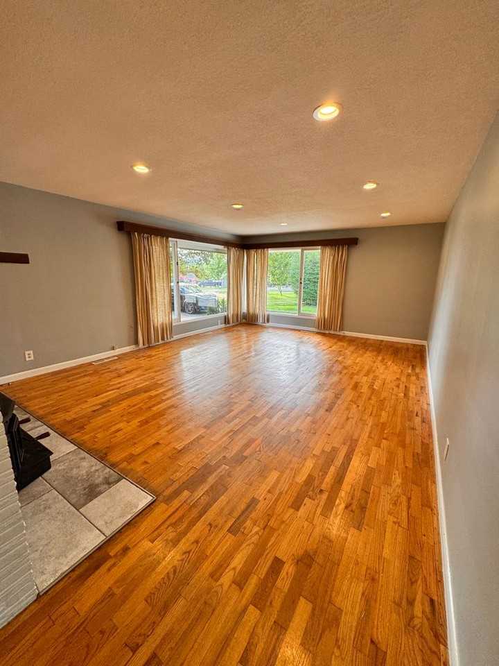 14 Royal Oaks Dr - Photo 3 of 32