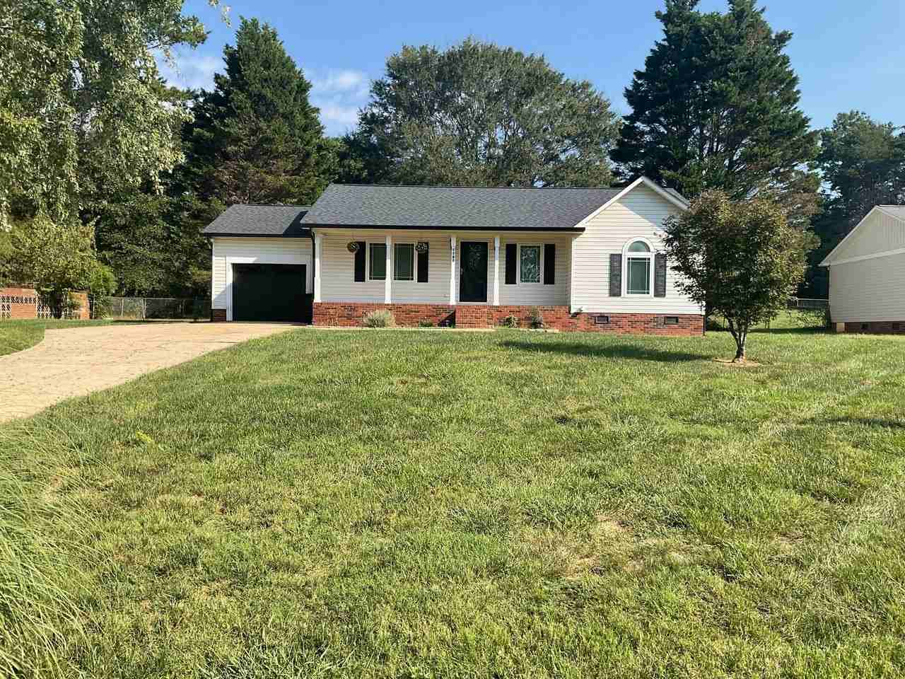 1190 Park Cir - Photo 3 of 45