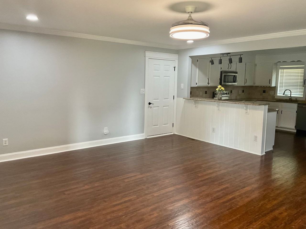 1190 Park Cir - Photo 4 of 45