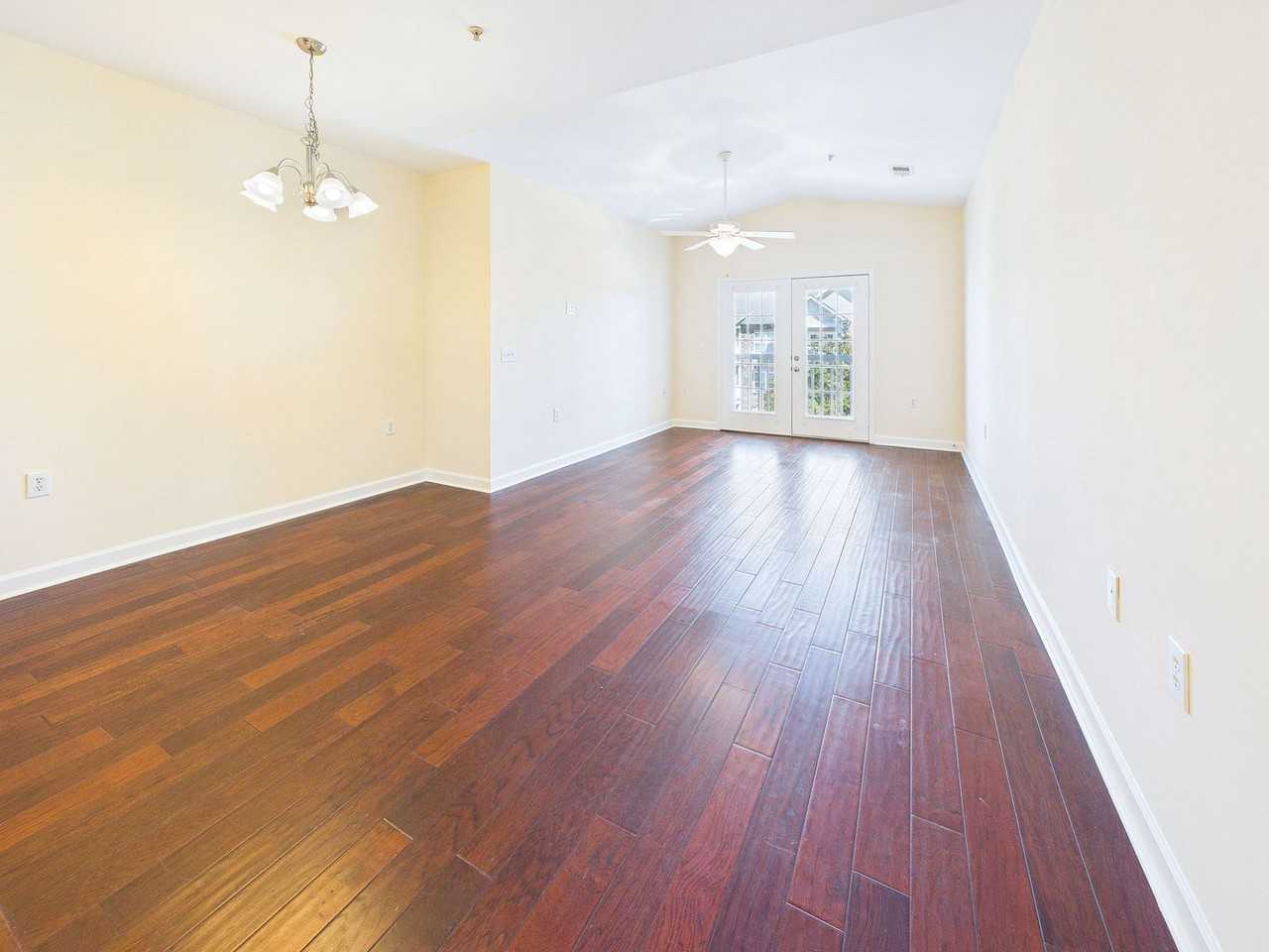 618 Condo Club Dr - Photo 5 of 32
