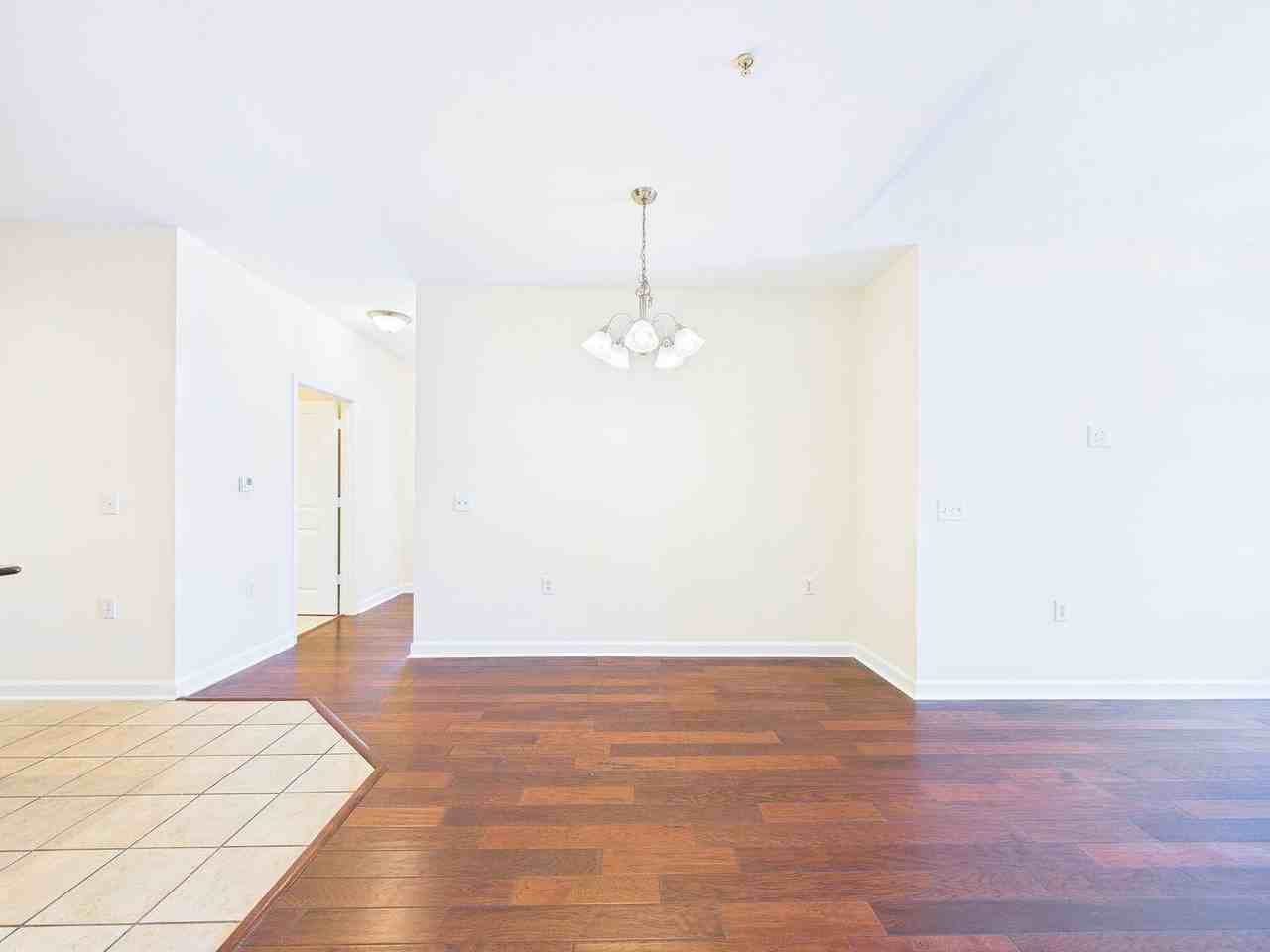 618 Condo Club Dr - Photo 7 of 32